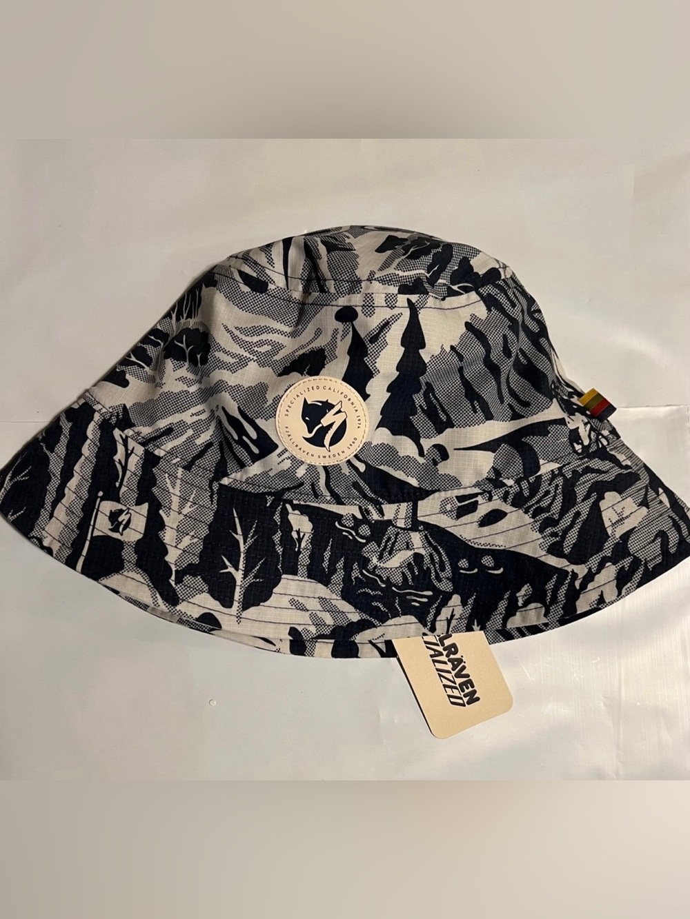 Fjällräven Kånken Re-Kånken Bucket Hat in Black & Cream
